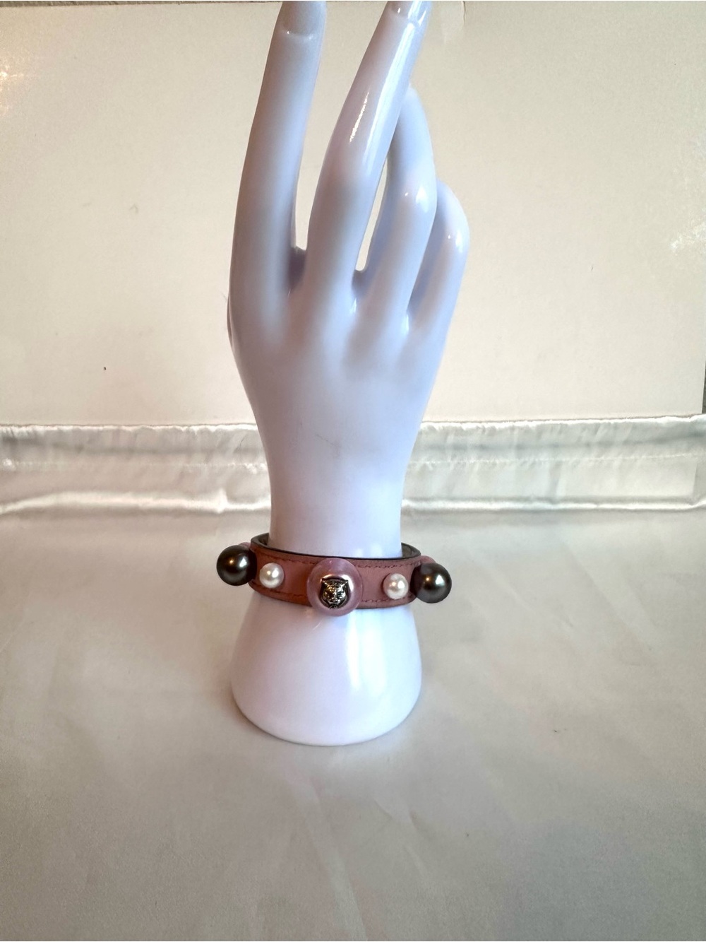 GUCCI rare tiger pearl floral leather bracelet